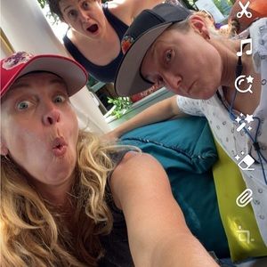 Meet your Posher, Tela